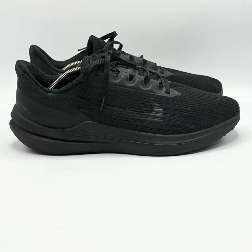 Nike Air Men’s Windflo 9 black on black running sneakers - Men’s US 12.5